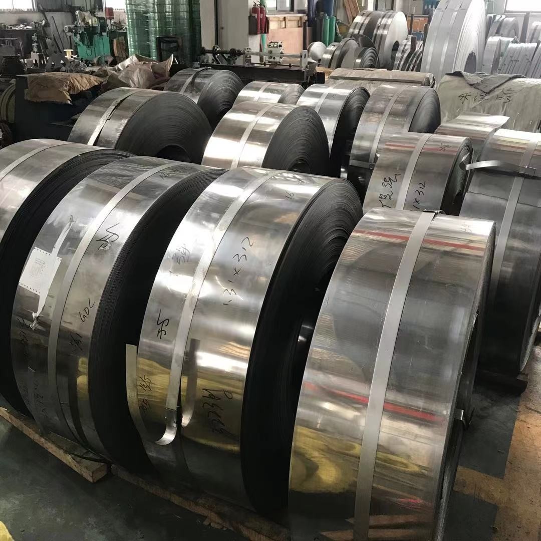 ASTM 304 Stainless Steel Decorative Magnetic Coil Strip 0.08mm 0.12mm 0.35mm Thickness