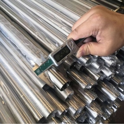 ASTM AISI Seamless 201 304 Stainless Steel Pipe / Tube For Industry Round Square Rectangle